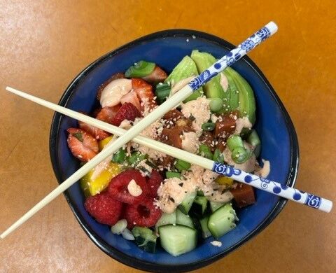 Current Tuna Poke Bowl with Sriracha