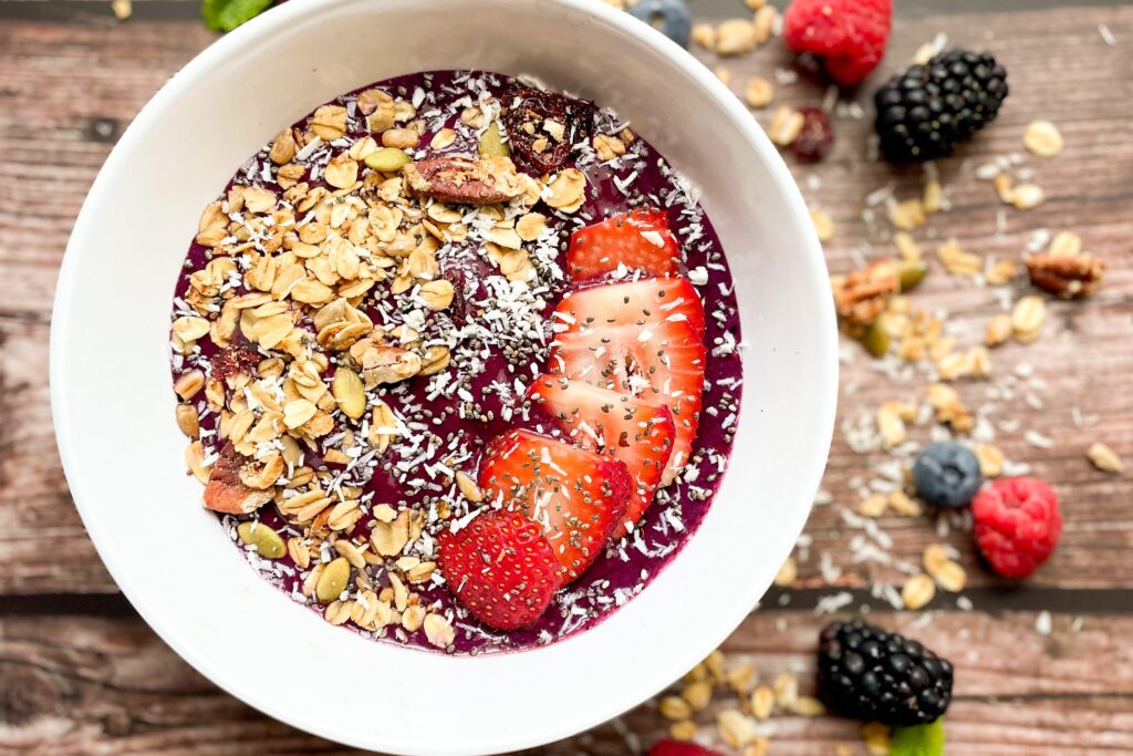 Very berry smoothie bowl