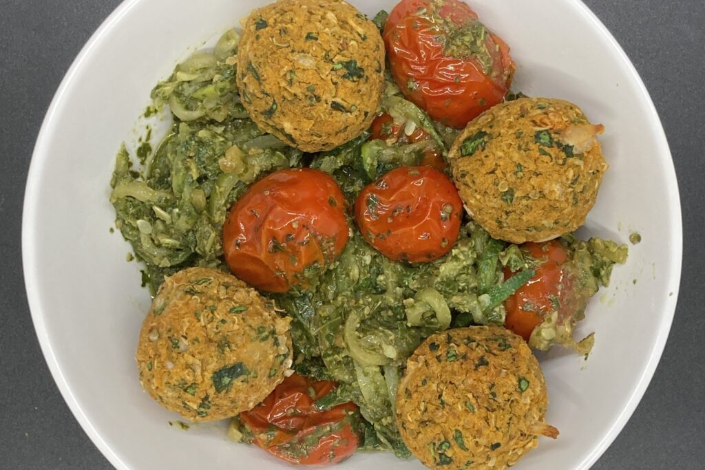 Pesto zoodles with quinoa and spinach meatballs